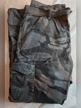 Wrangler Camo Cargo Pants Men’s 36x30 Regular Taper Gray Camouflage. Men’s 36x30